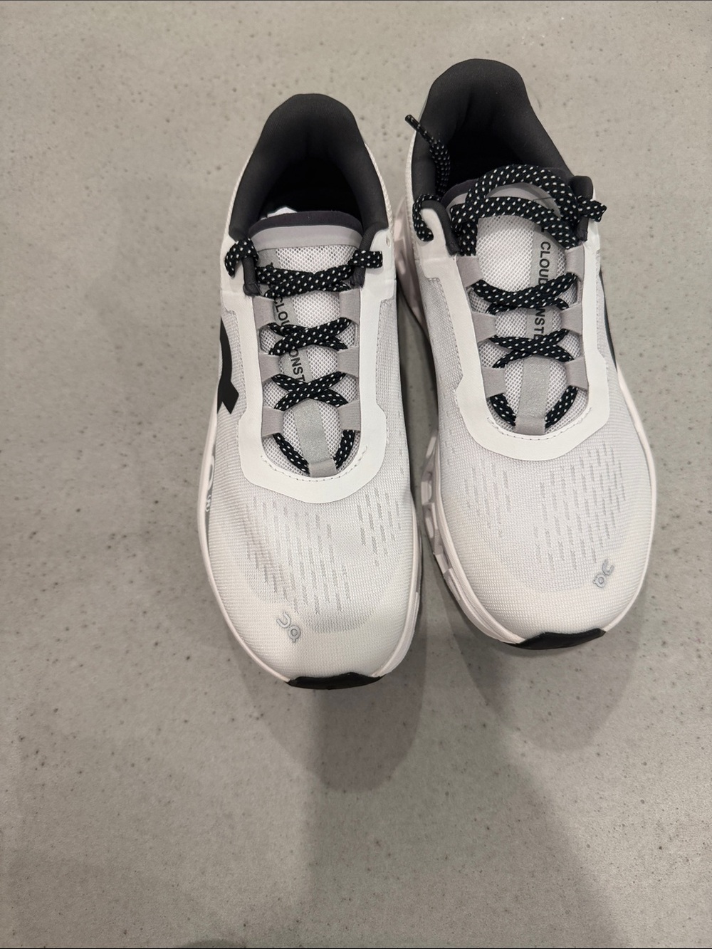 On Running White and Black Cloud-Inspired Sneakers - Picture 2 of 8